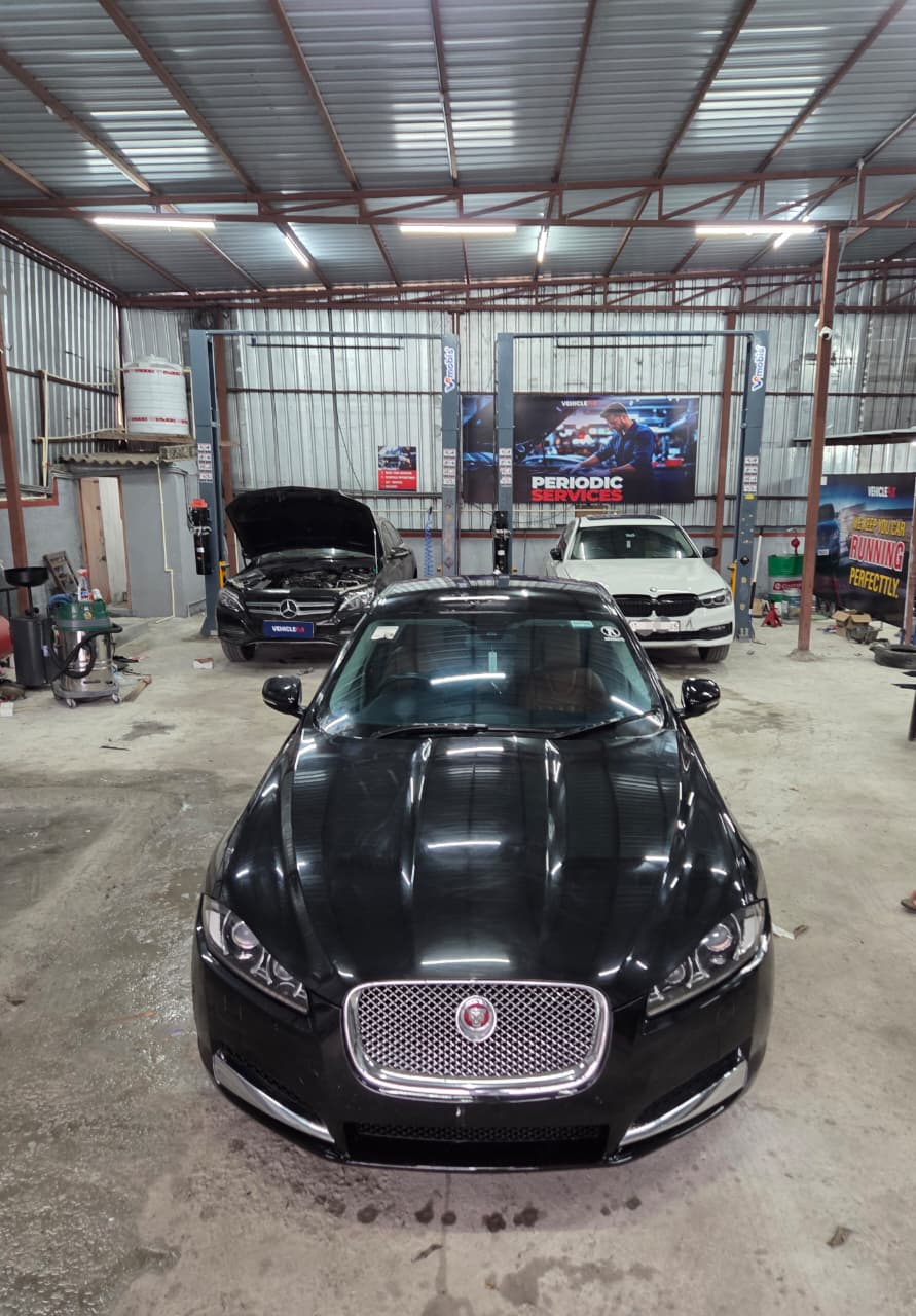 VehicleFix Workshop Technicians